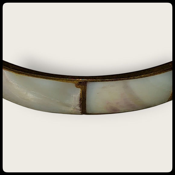 Three Vintage Shell Bangles - Picture 7 of 9